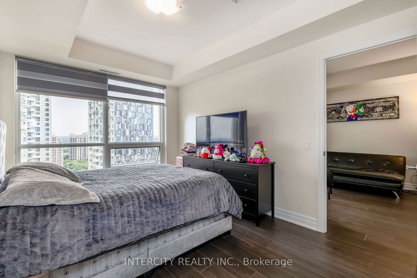 9085 Jane St, unit 1802 for sale