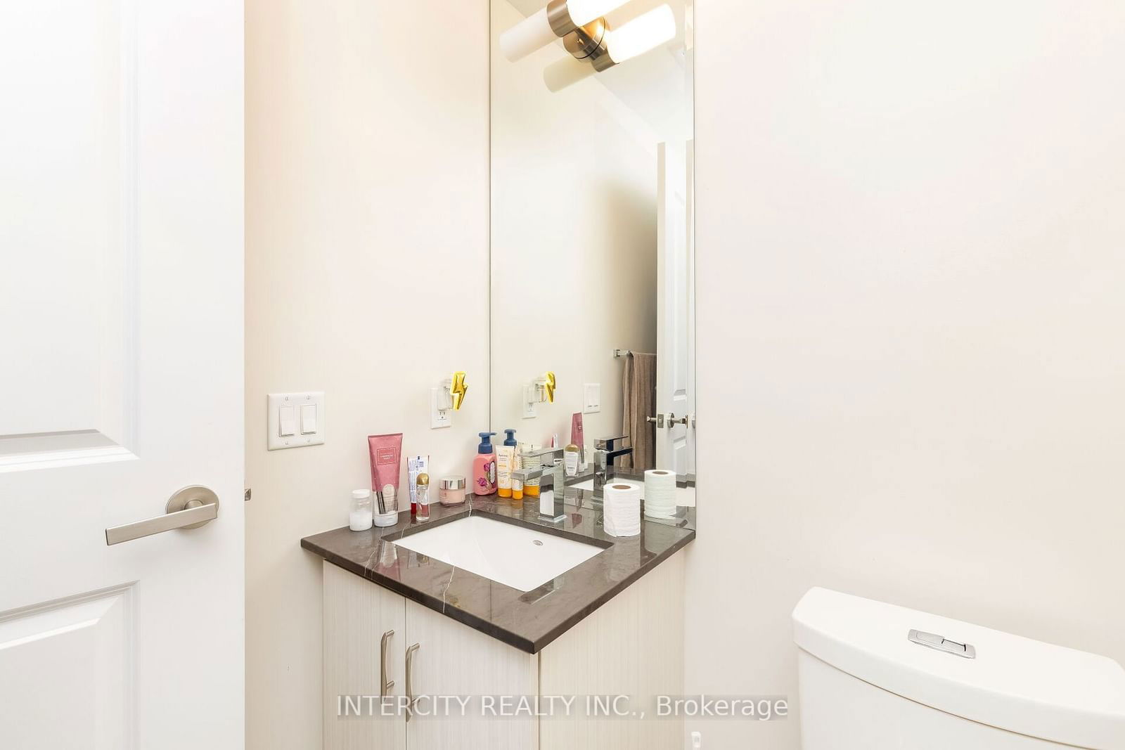 9085 Jane St, unit 1802 for sale