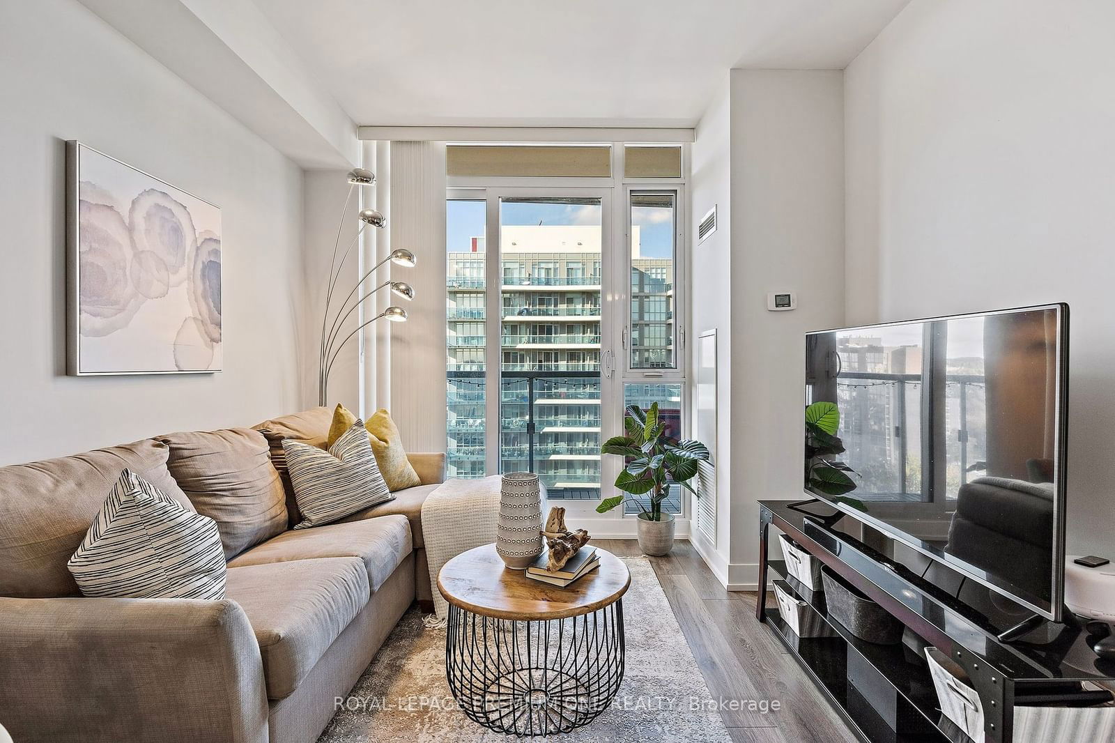 9471 Yonge St, unit 1514 for sale