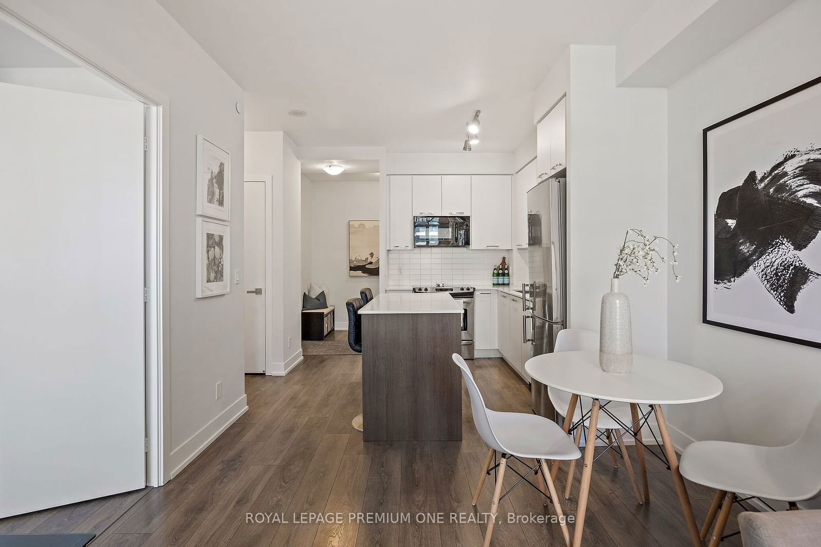 9471 Yonge St, unit 1514 for sale