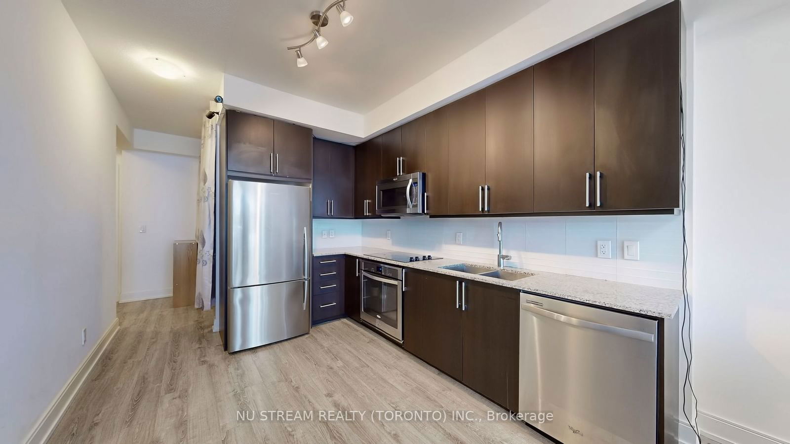 9600 Yonge St, unit 303B for rent