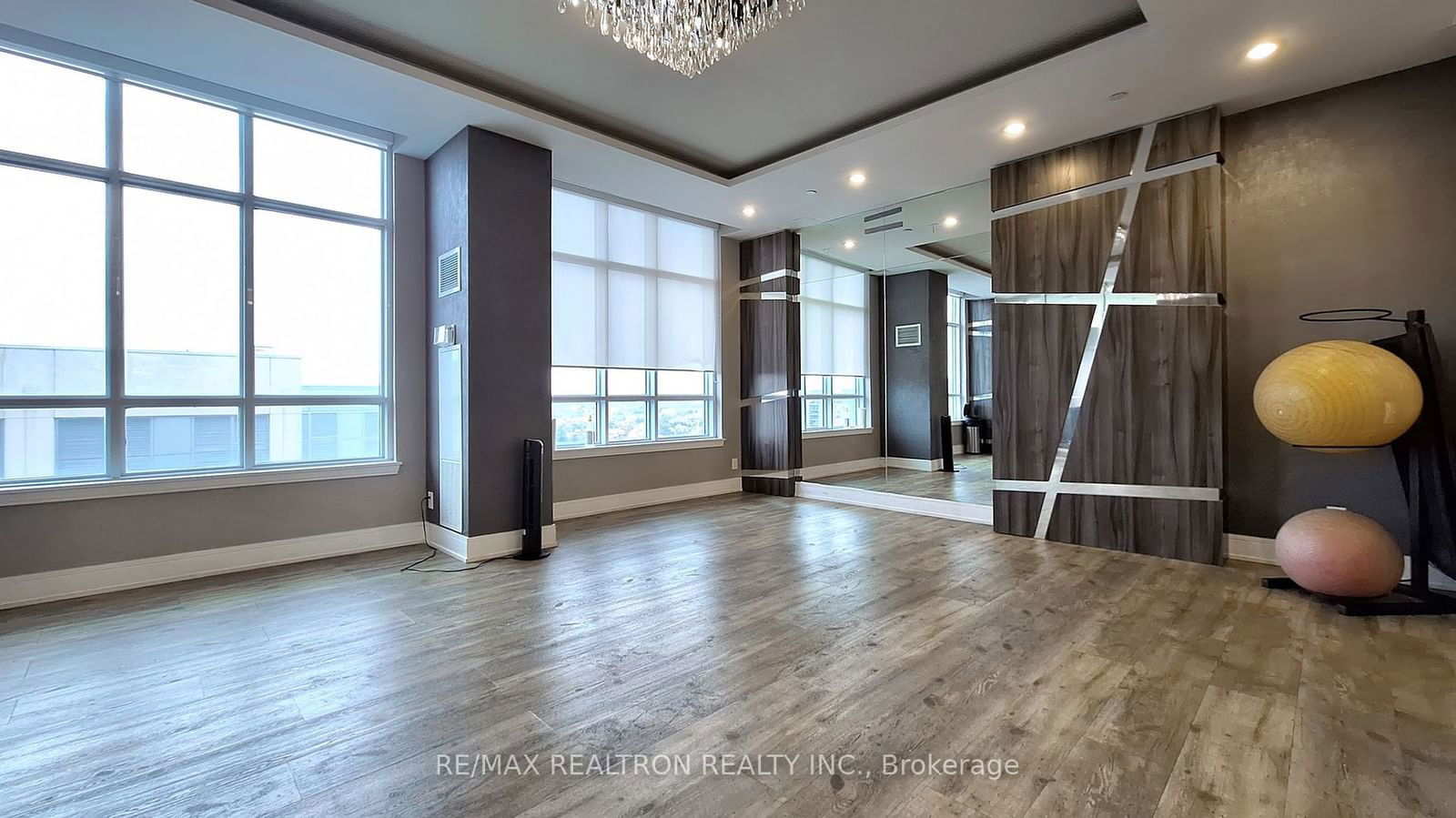 9191 Yonge St, unit 511SW for sale