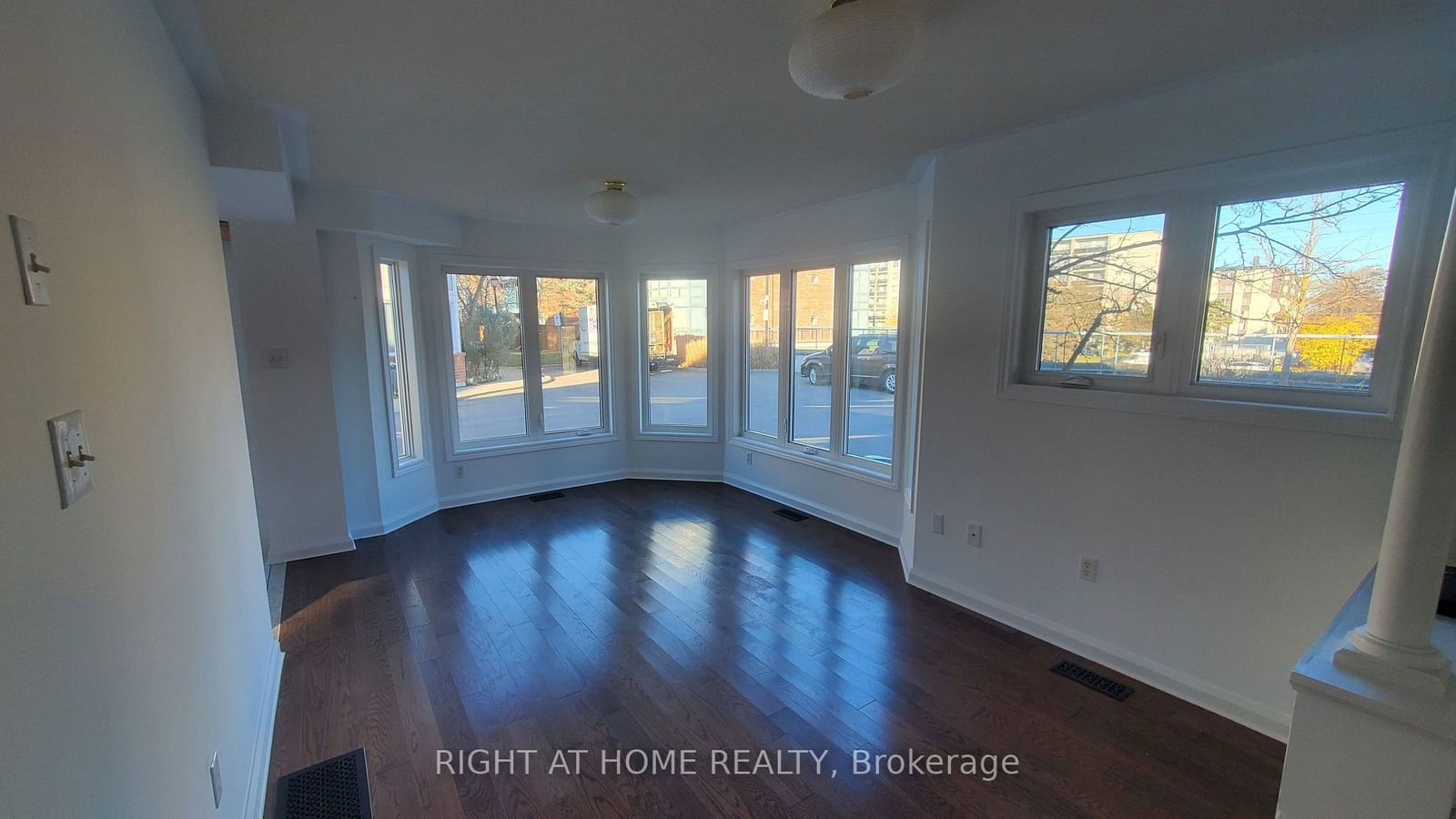 18 Clark Ave W, unit 116 for rent