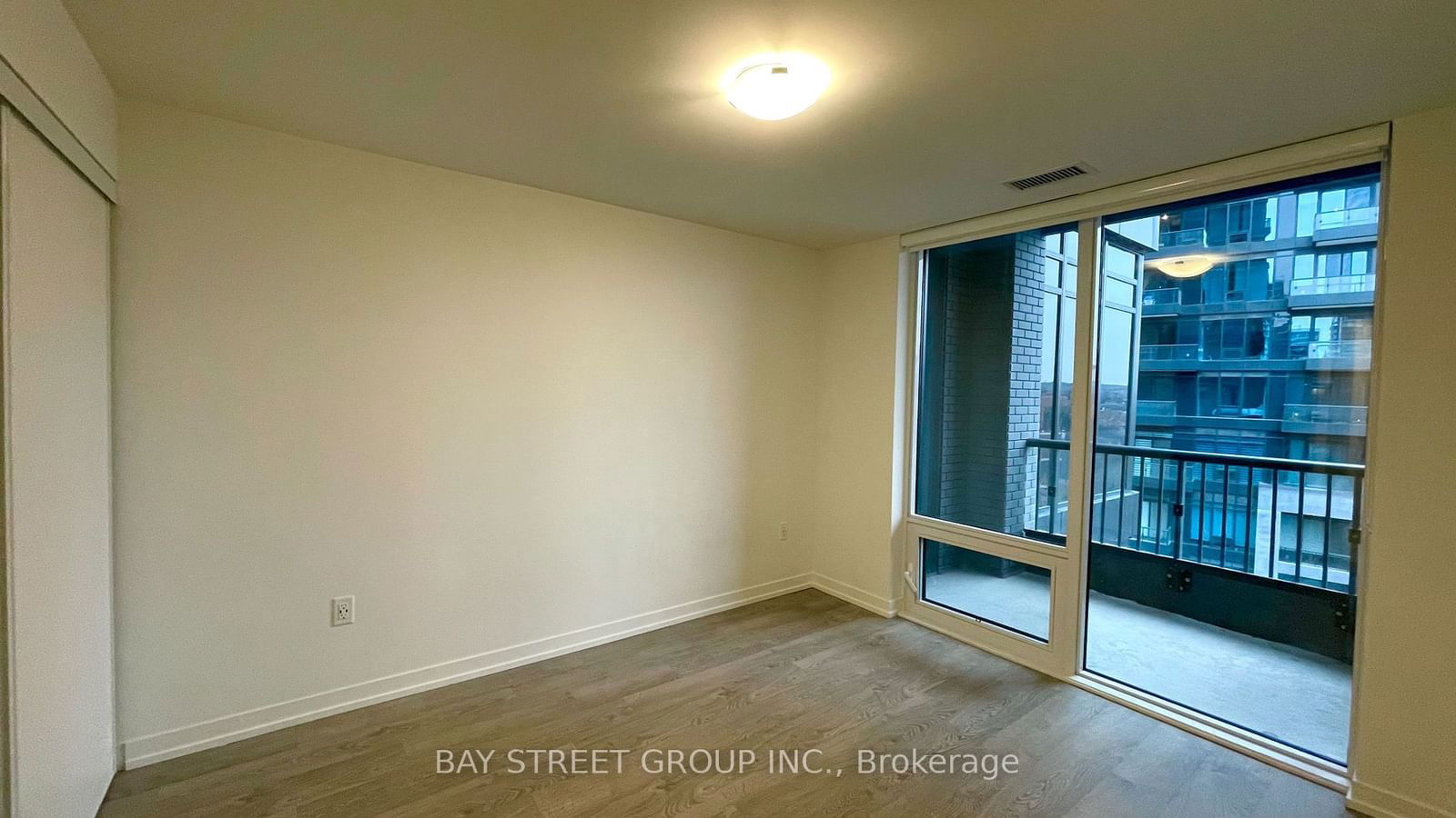 8868 Yonge St, unit 805E for rent