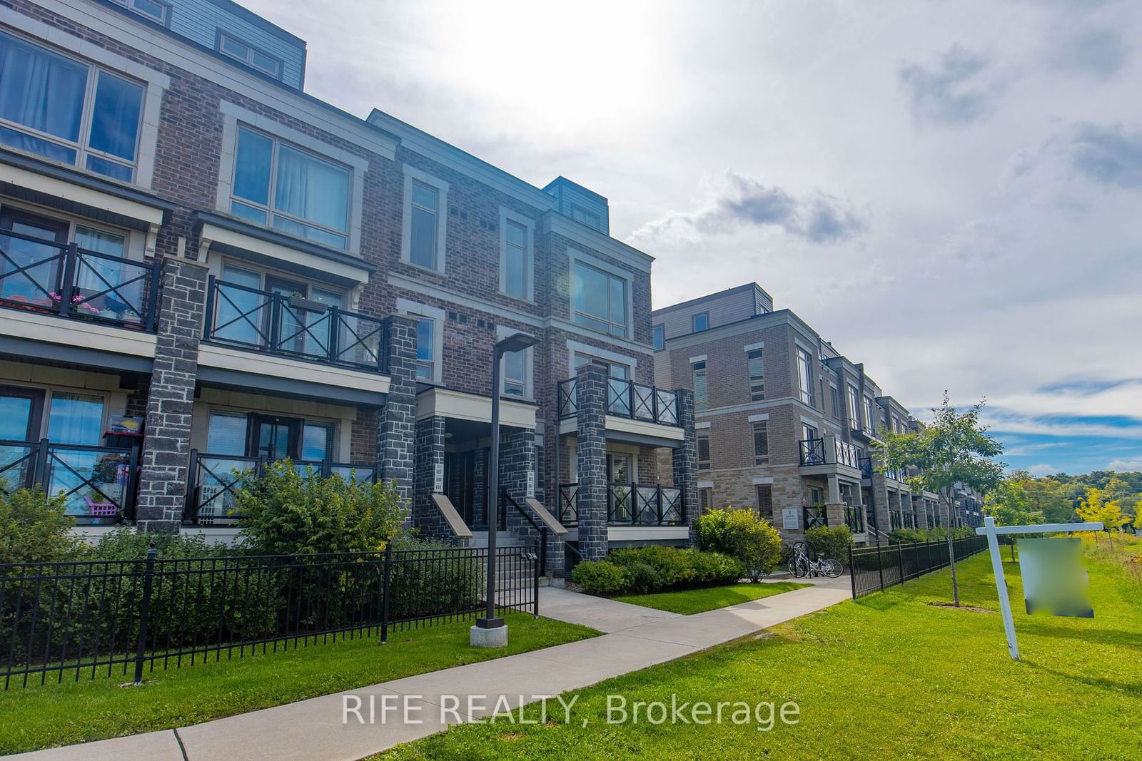 50 Dunsheath Way, unit 604 for rent