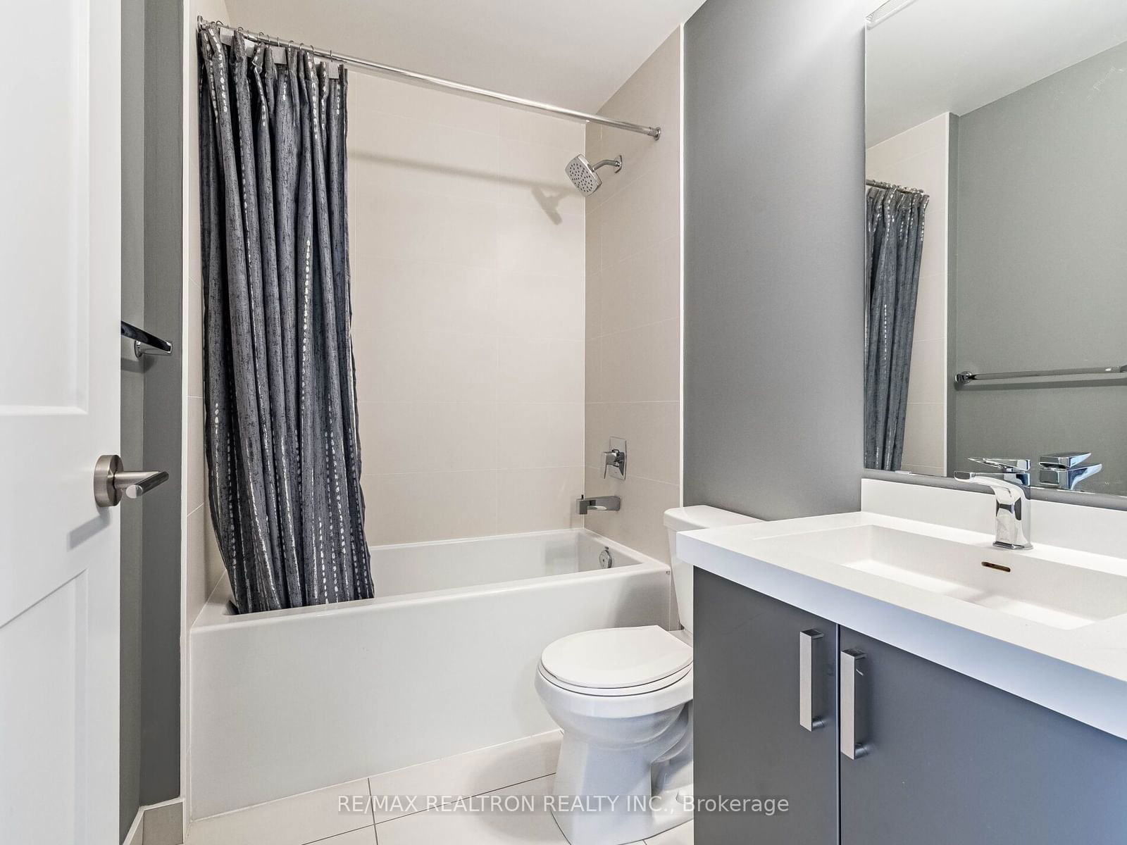 7895 Jane St, unit 2917 for sale