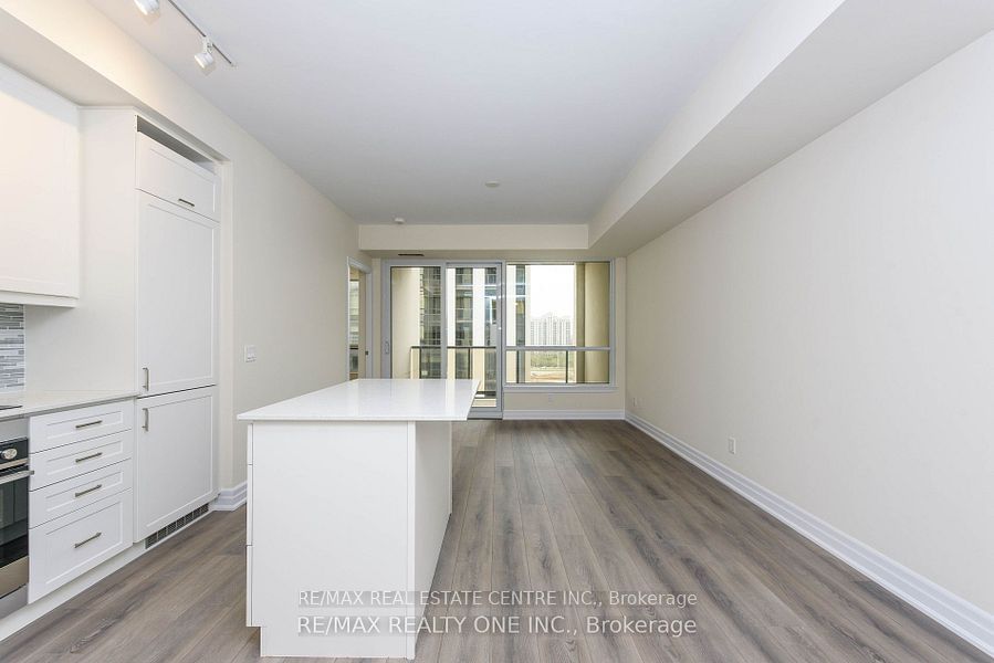 9075 Jane St, unit 910 for rent