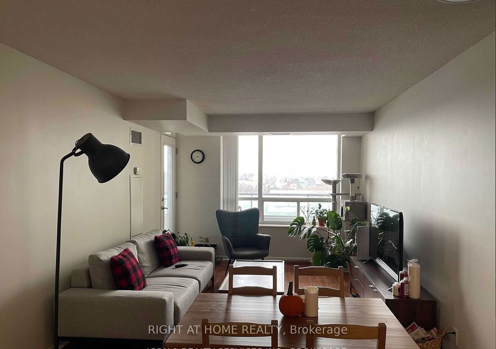 330 Red Maple Rd, unit 609 for rent