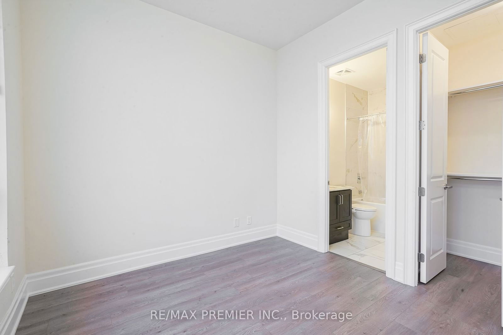 9075 Jane St, unit PH06 for rent