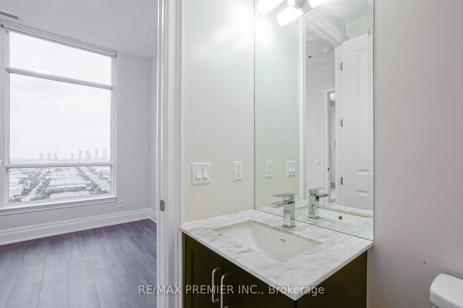 9075 Jane St, unit PH06 for rent