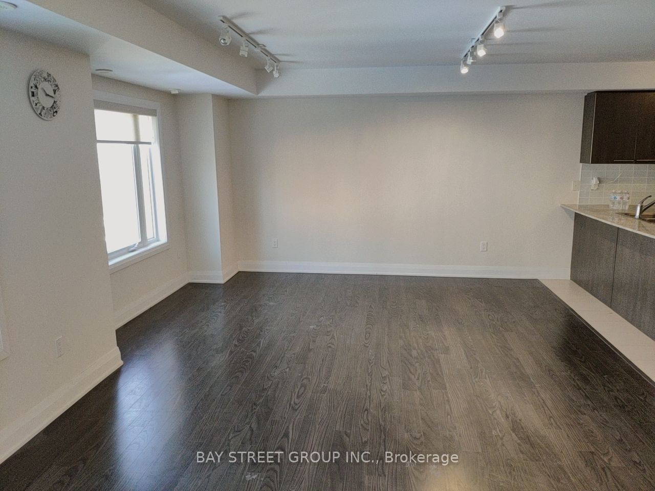 322 John St, unit 271 for rent