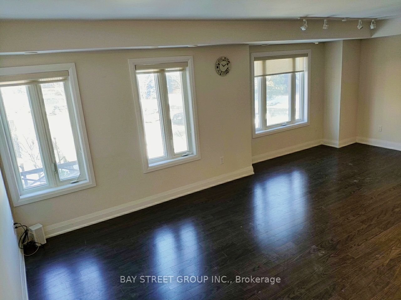 322 John St, unit 271 for rent