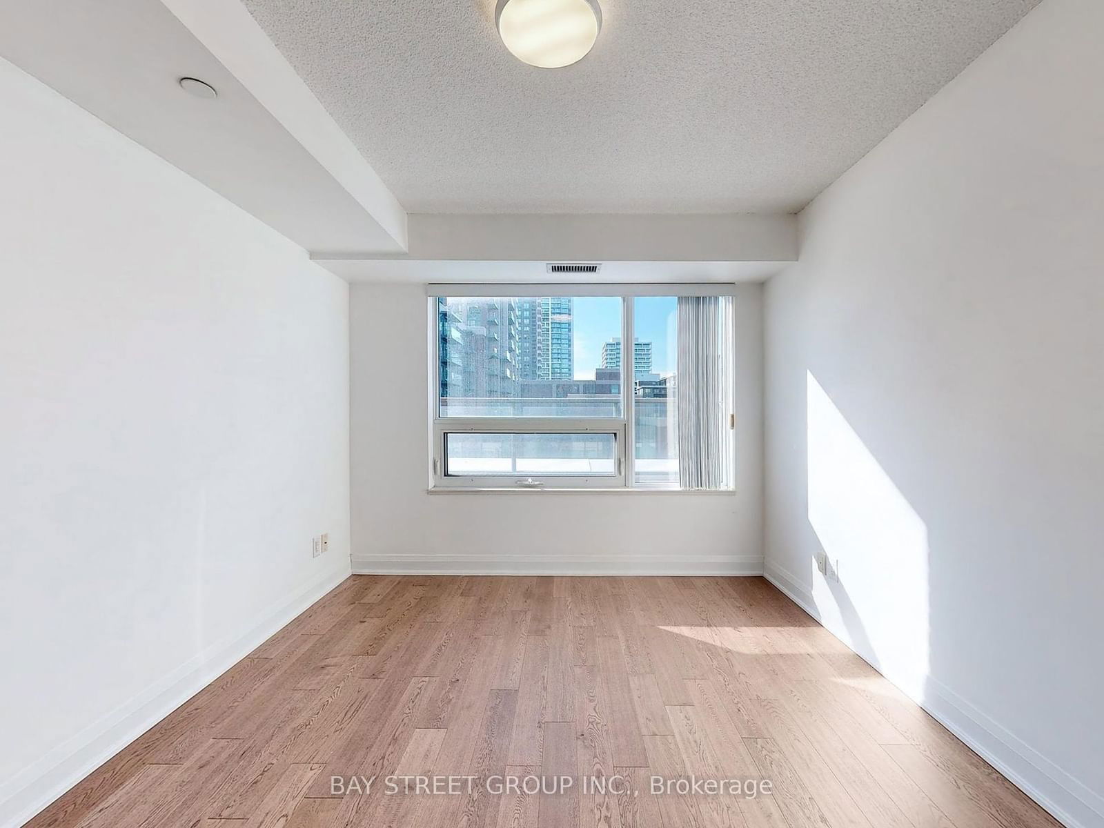 1 Uptown Dr, unit 512 for sale