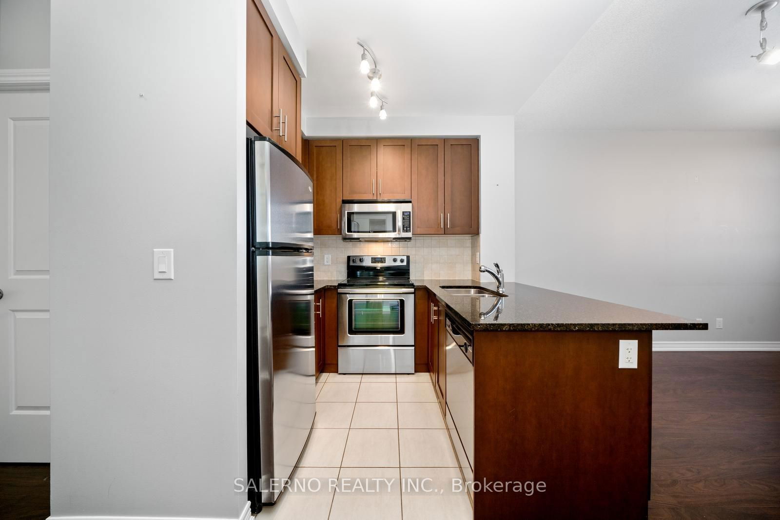 9245 Jane St, unit 402 for sale