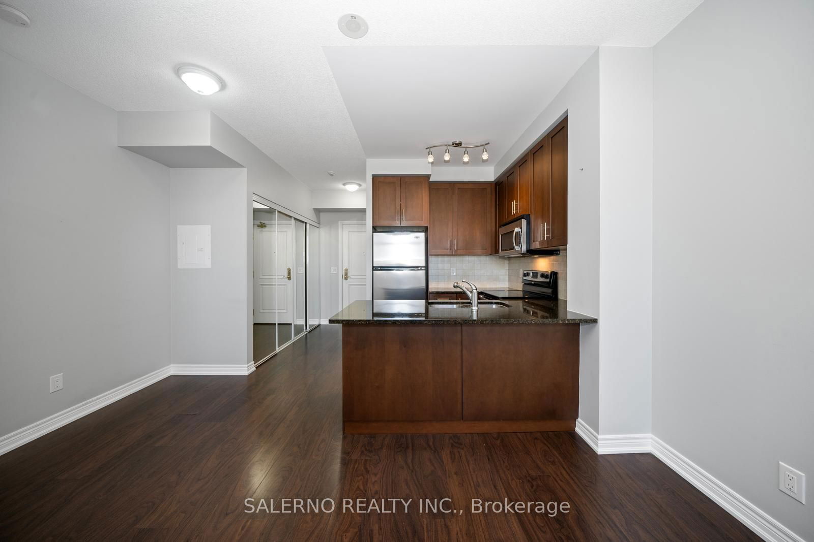 9245 Jane St, unit 402 for sale