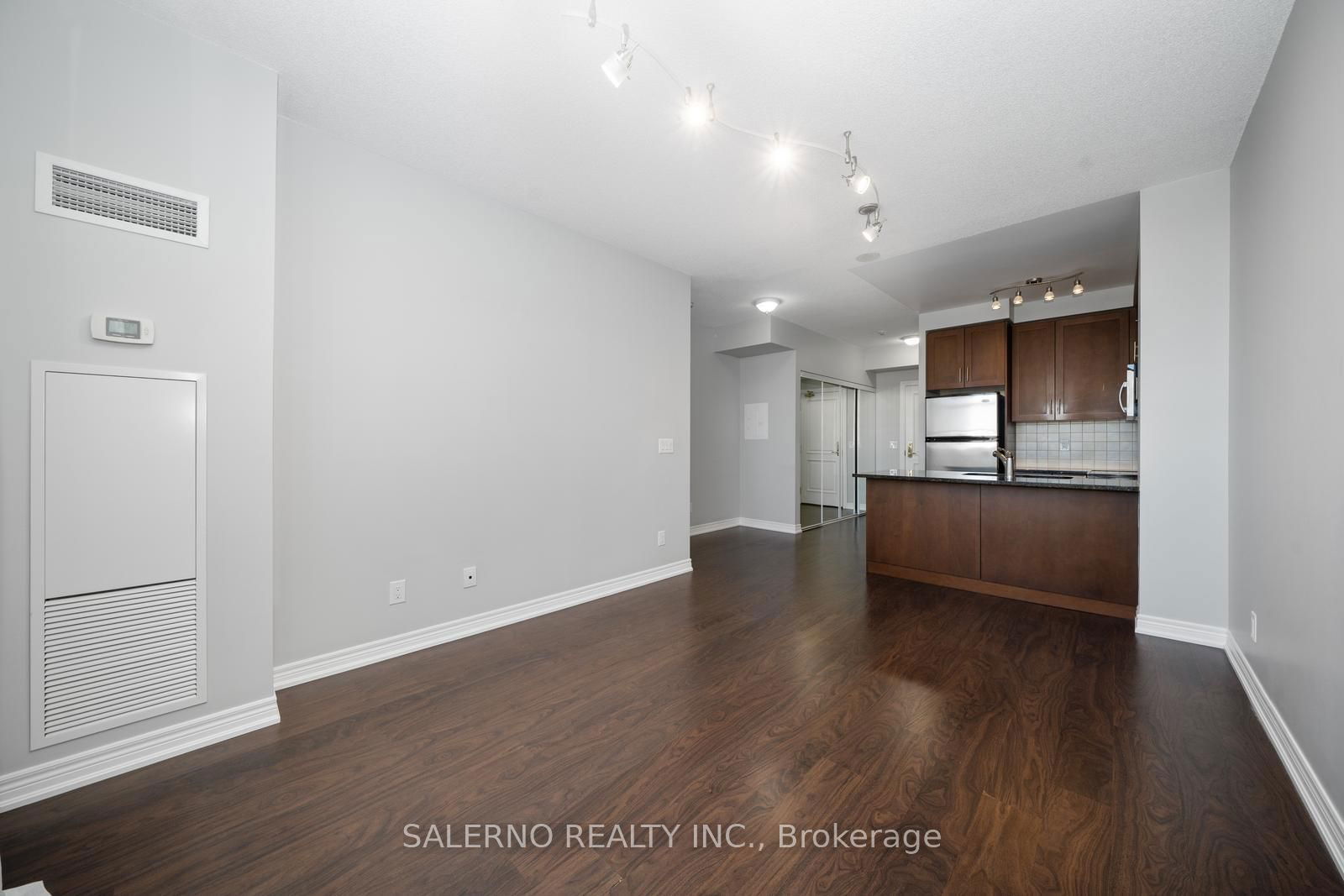 9245 Jane St, unit 402 for sale