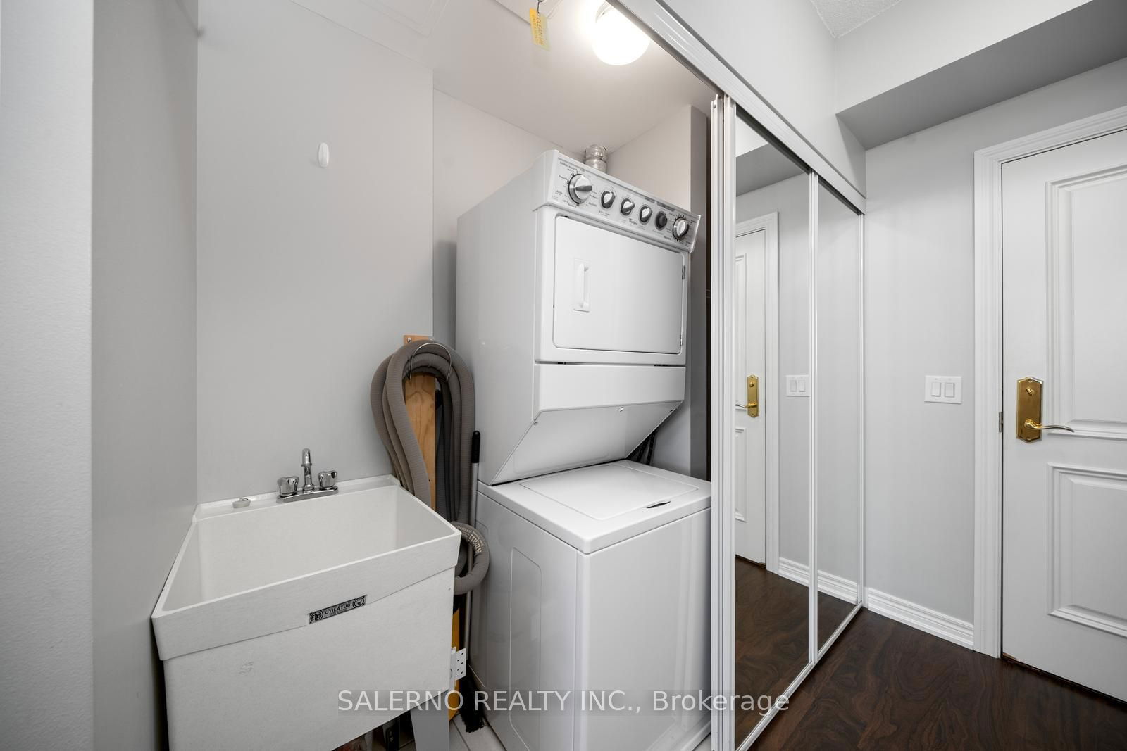 9245 Jane St, unit 402 for sale