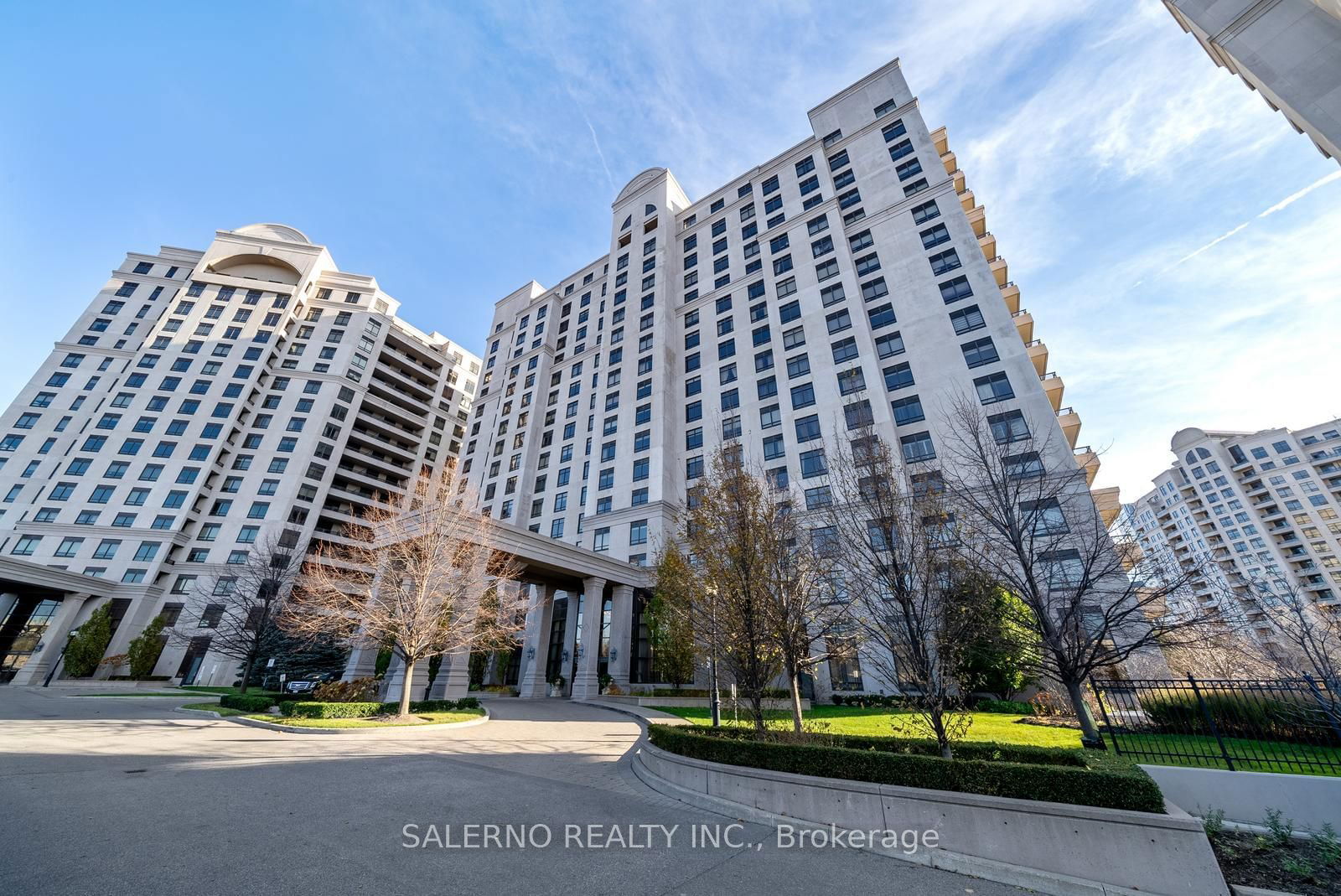 9245 Jane St, unit 402 for sale