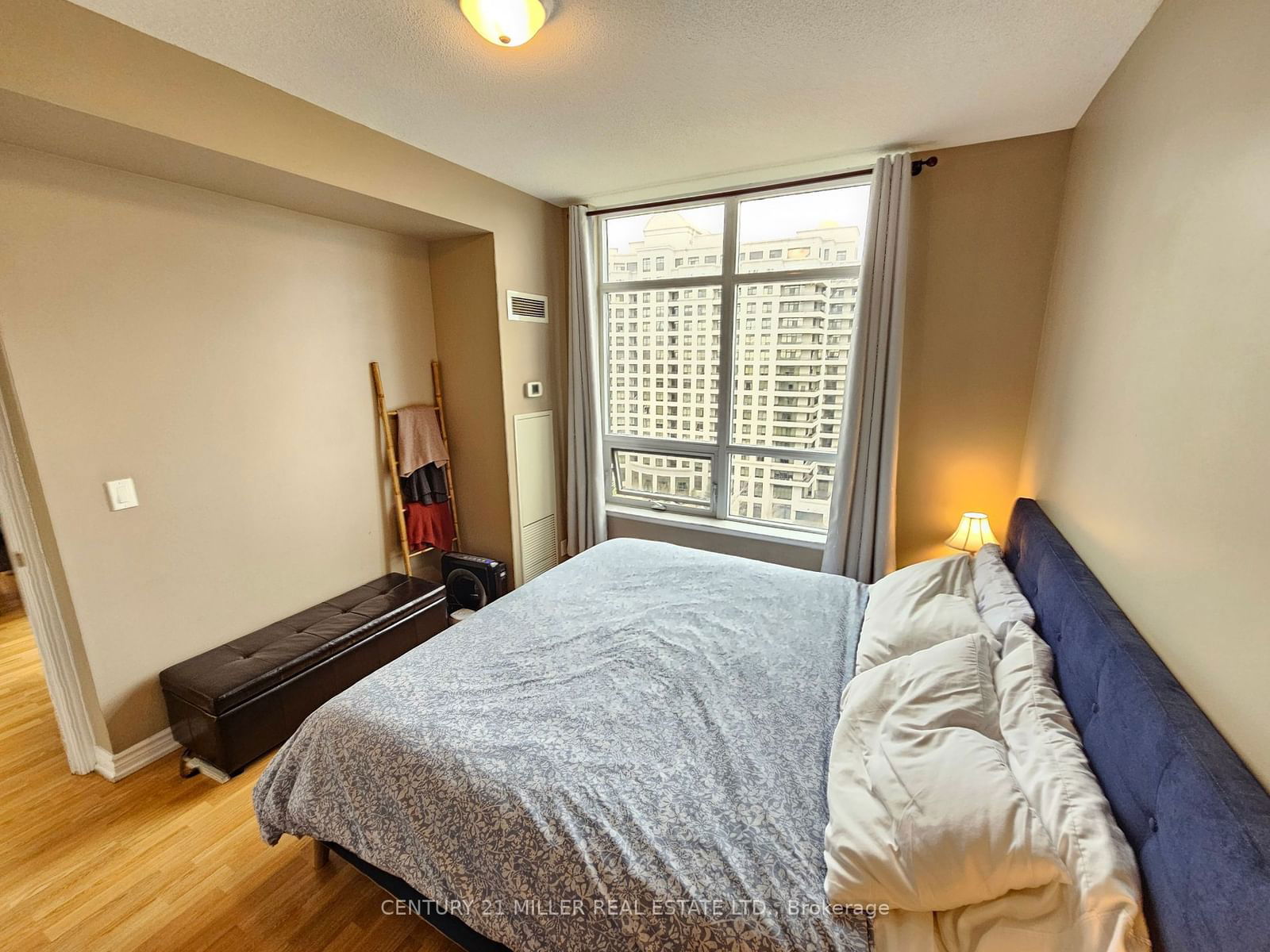 9225 Jane St, unit 1005 for rent