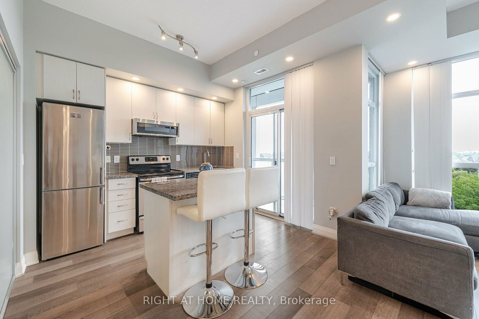 8763 Bayview Ave, unit 727 for rent