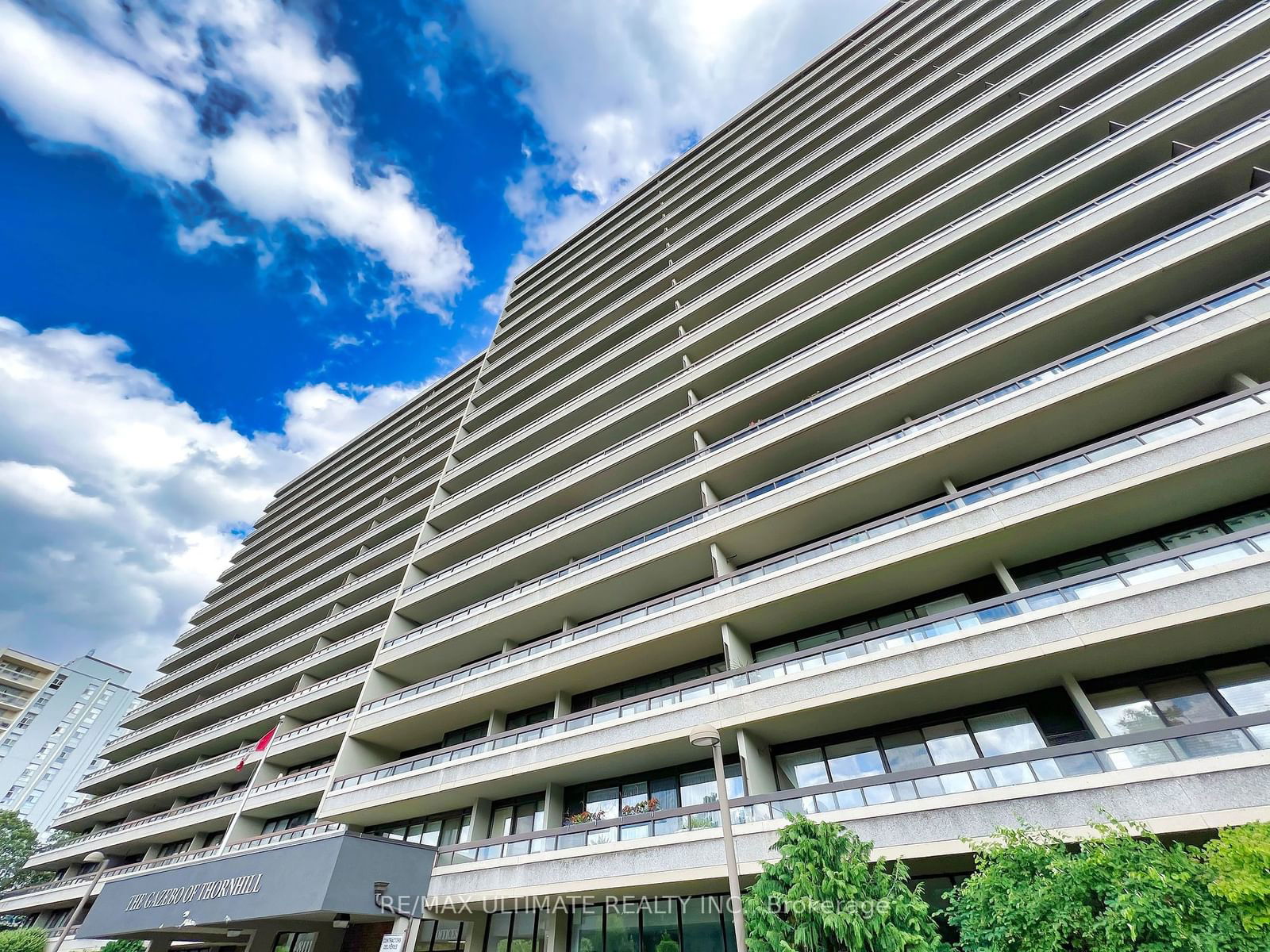 8111 Yonge St, unit 912 for sale