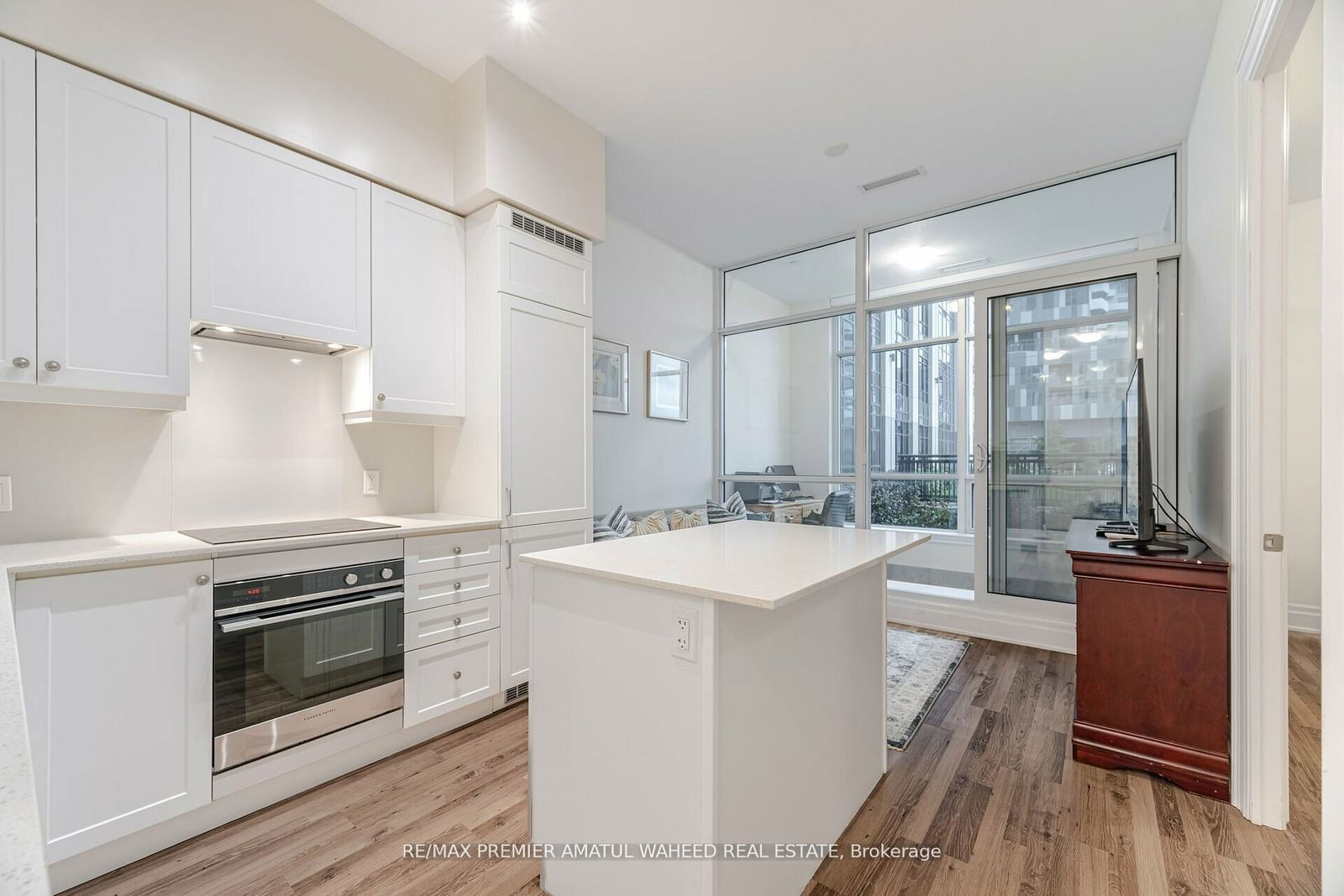 9085 Jane St, unit 101 for sale