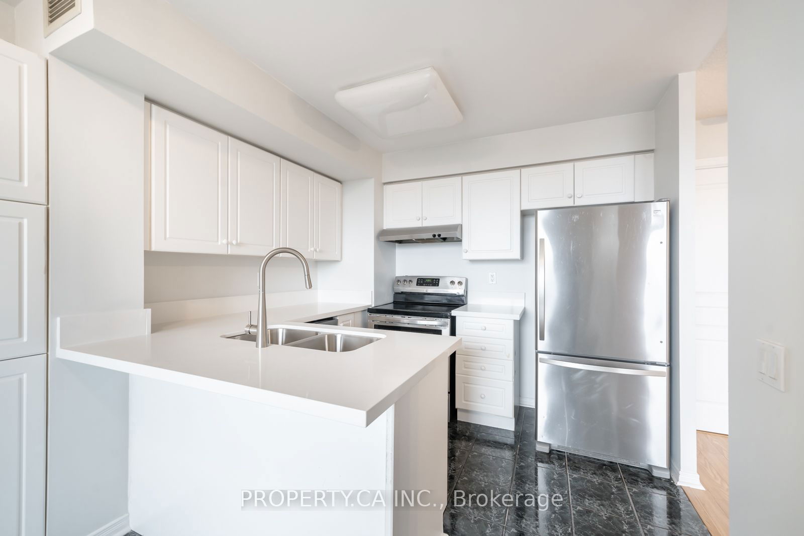 9 Northern Heights Dr, unit 612 for rent