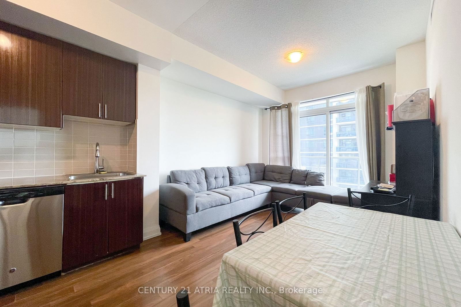 7161 Yonge St, unit 735 for rent