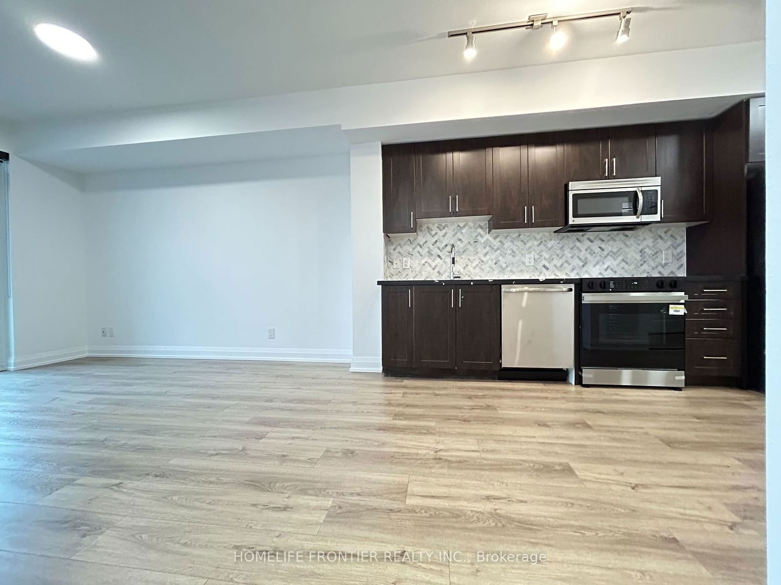 7171 Yonge St, unit 803 for sale