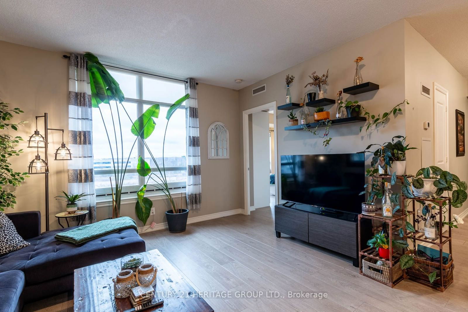 9245 Jane St, unit 615 for sale