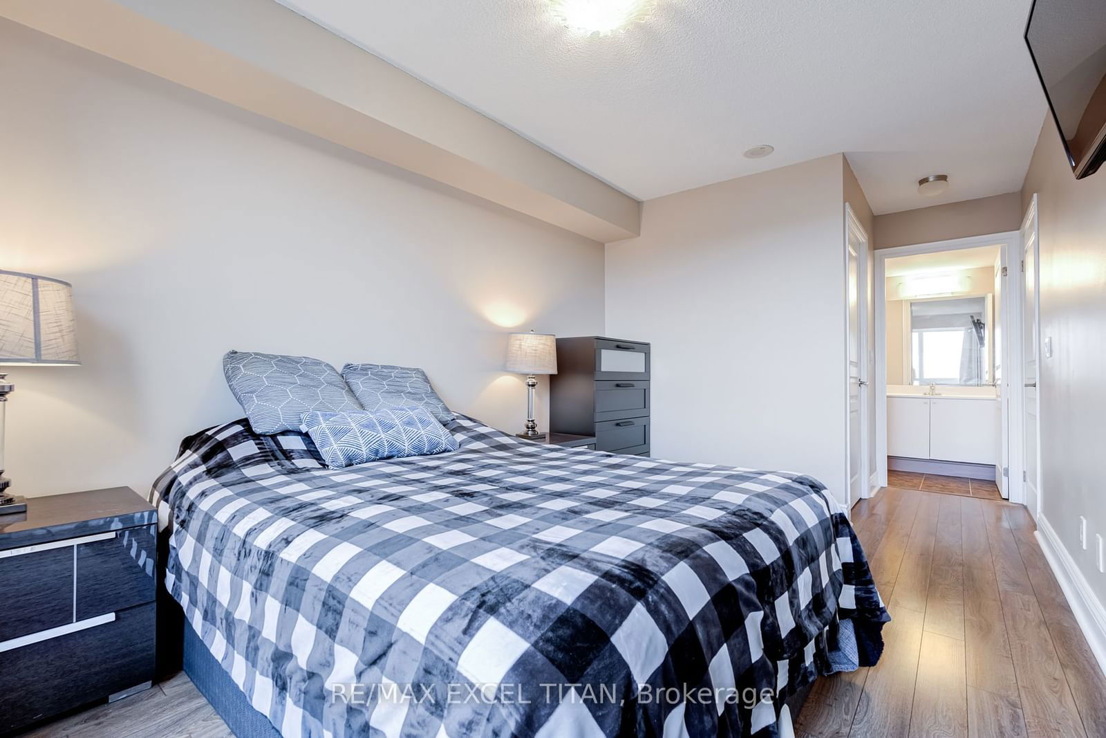 7 North Park Rd, unit 908 for rent