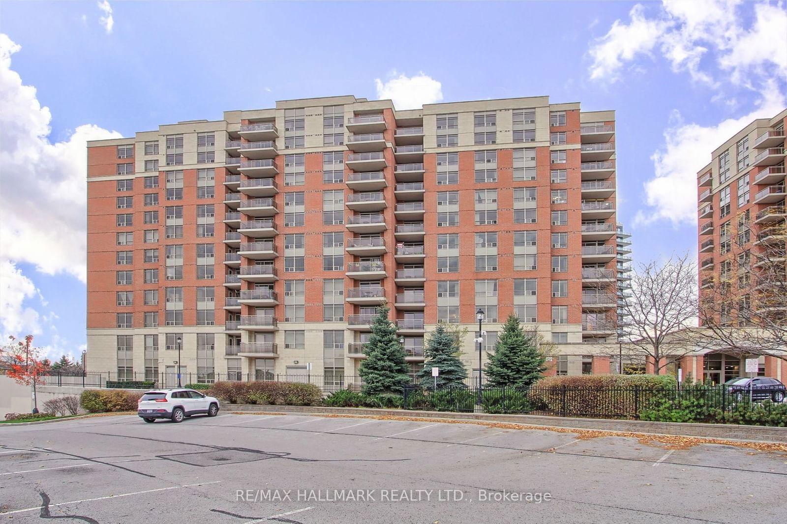 The Gates of Bayview Glen III Condos, Richmond Hill, Toronto