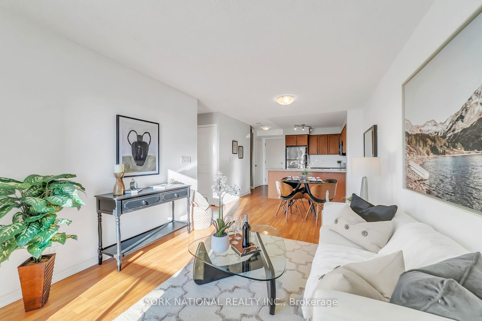 18 Harding Blvd, unit 710 for sale