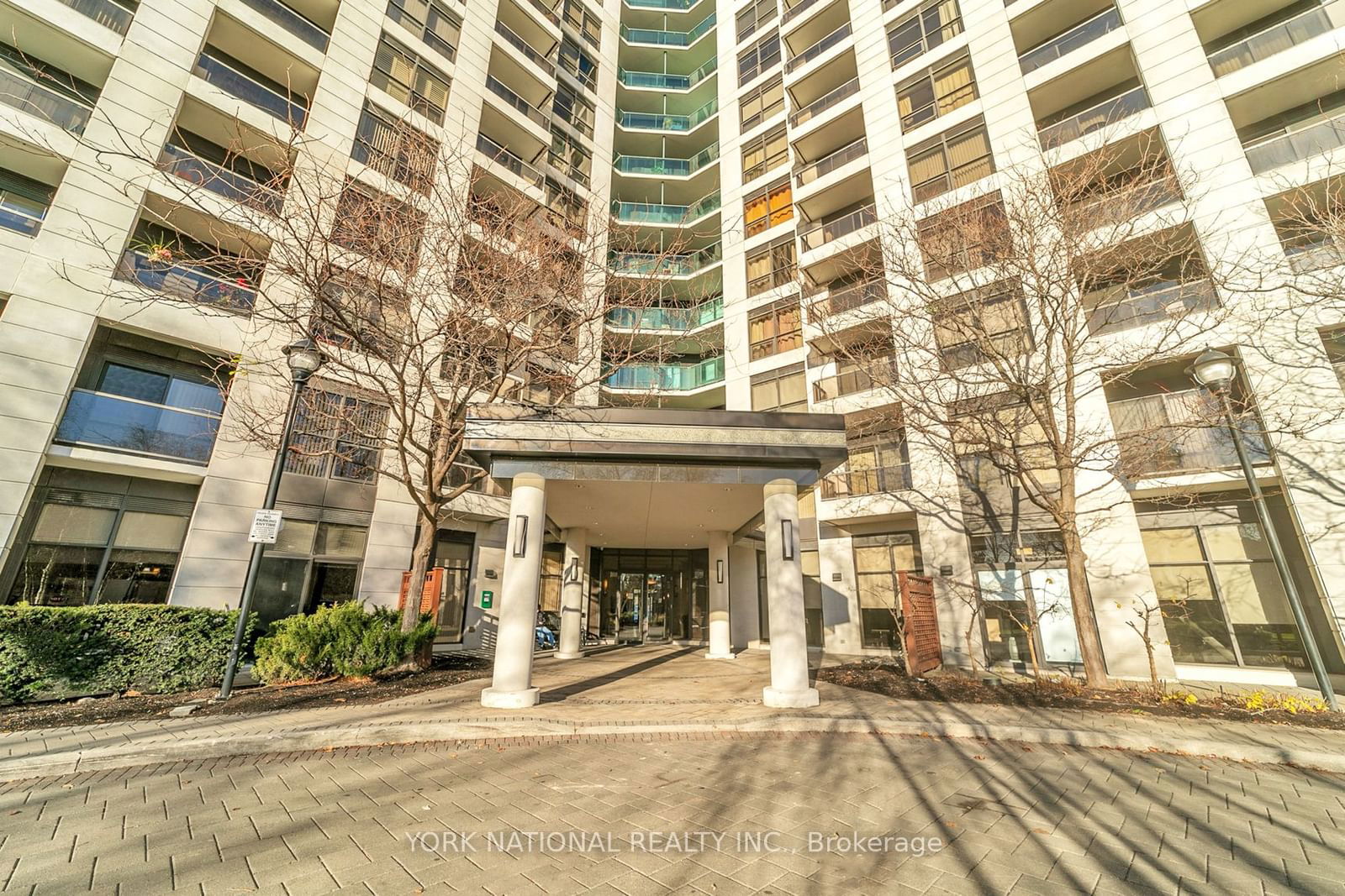 18 Harding Blvd, unit 710 for sale