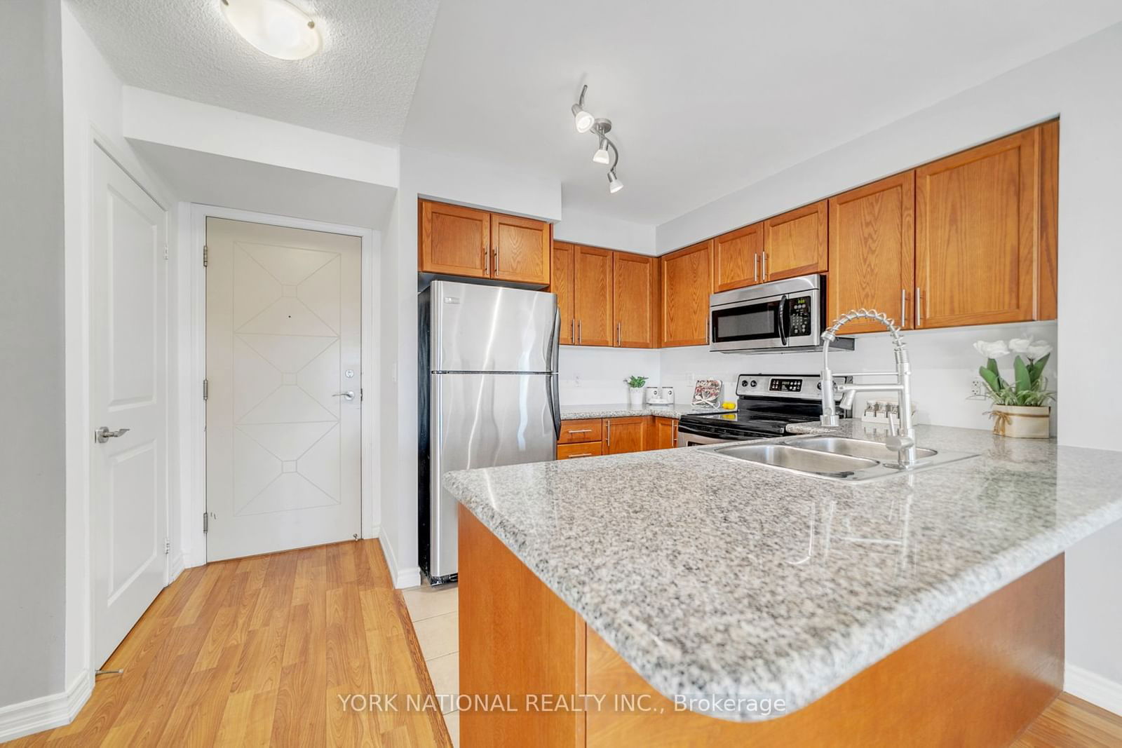 18 Harding Blvd, unit 710 for sale