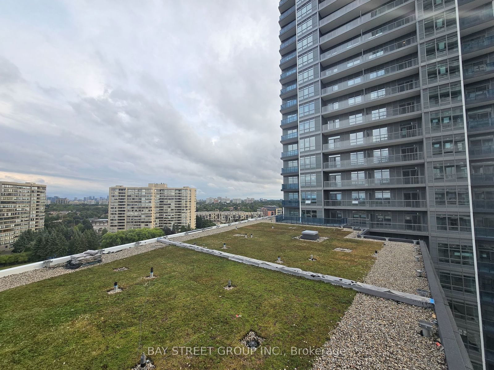 50 Upper Mall Way, unit 902B for rent