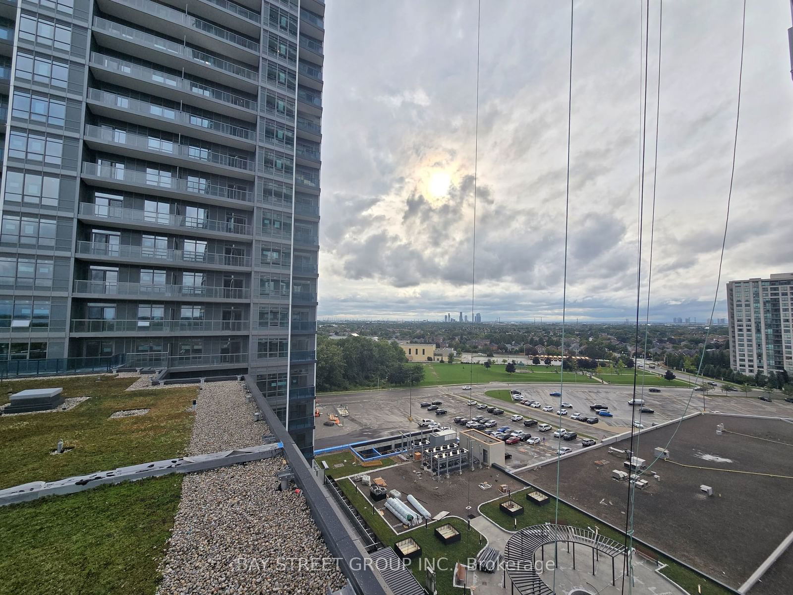 50 Upper Mall Way, unit 902B for rent