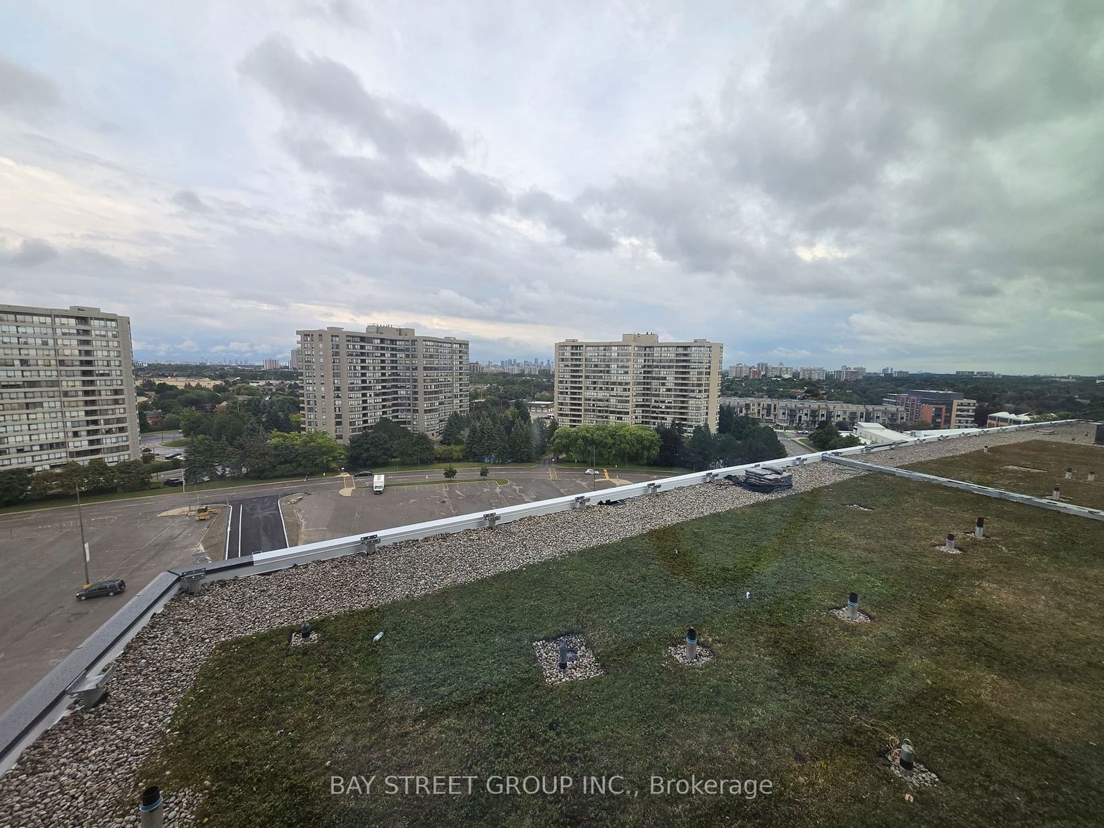 50 Upper Mall Way, unit 902B for rent