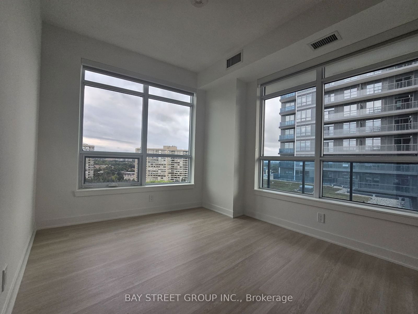 50 Upper Mall Way, unit 902B for rent