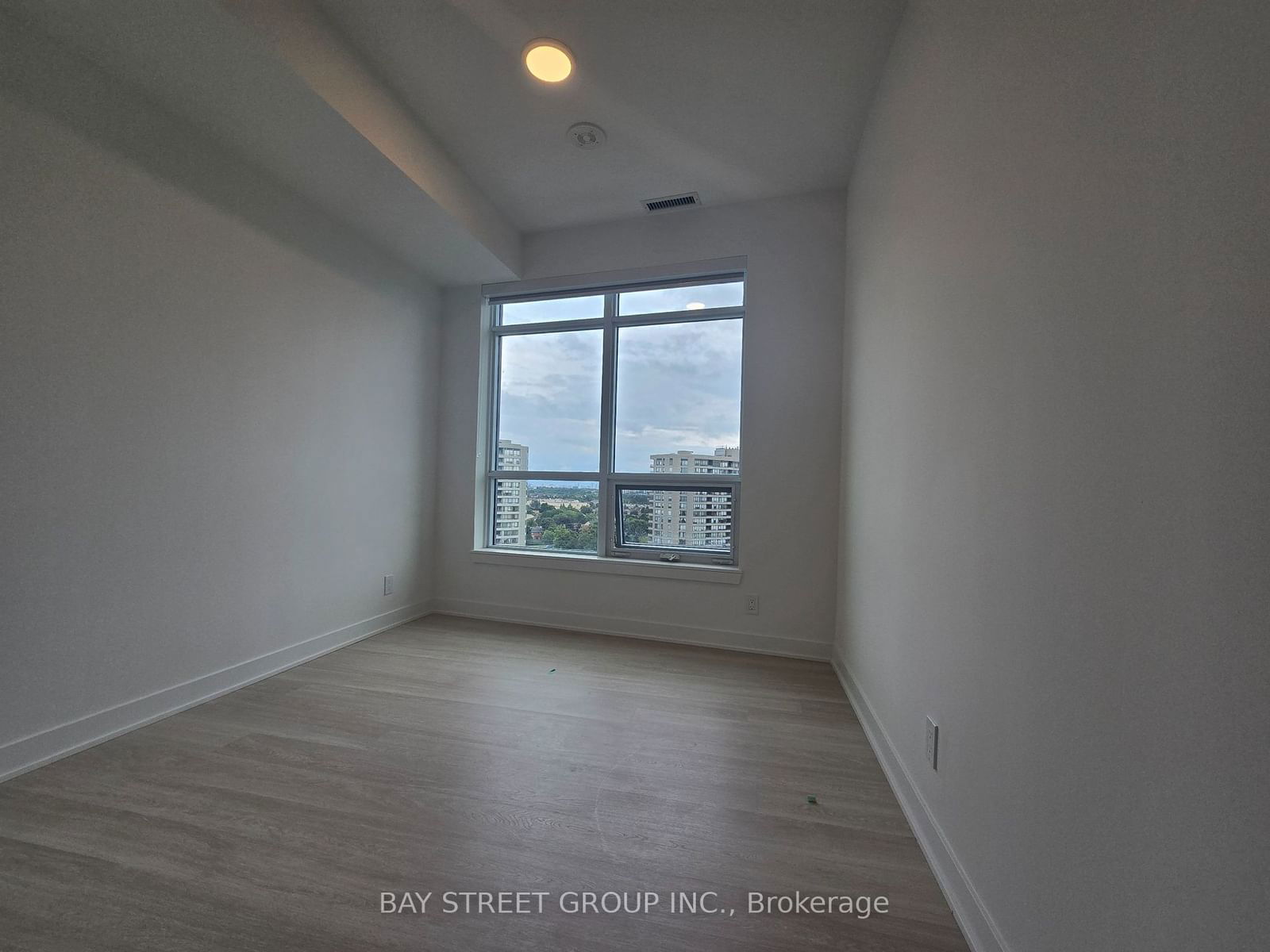 50 Upper Mall Way, unit 902B for rent