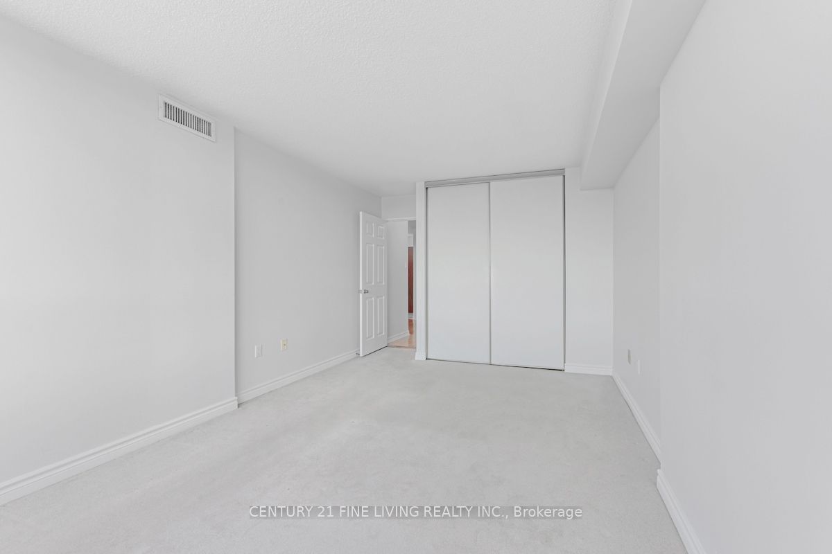 343 Clark Ave W, unit 704 for sale