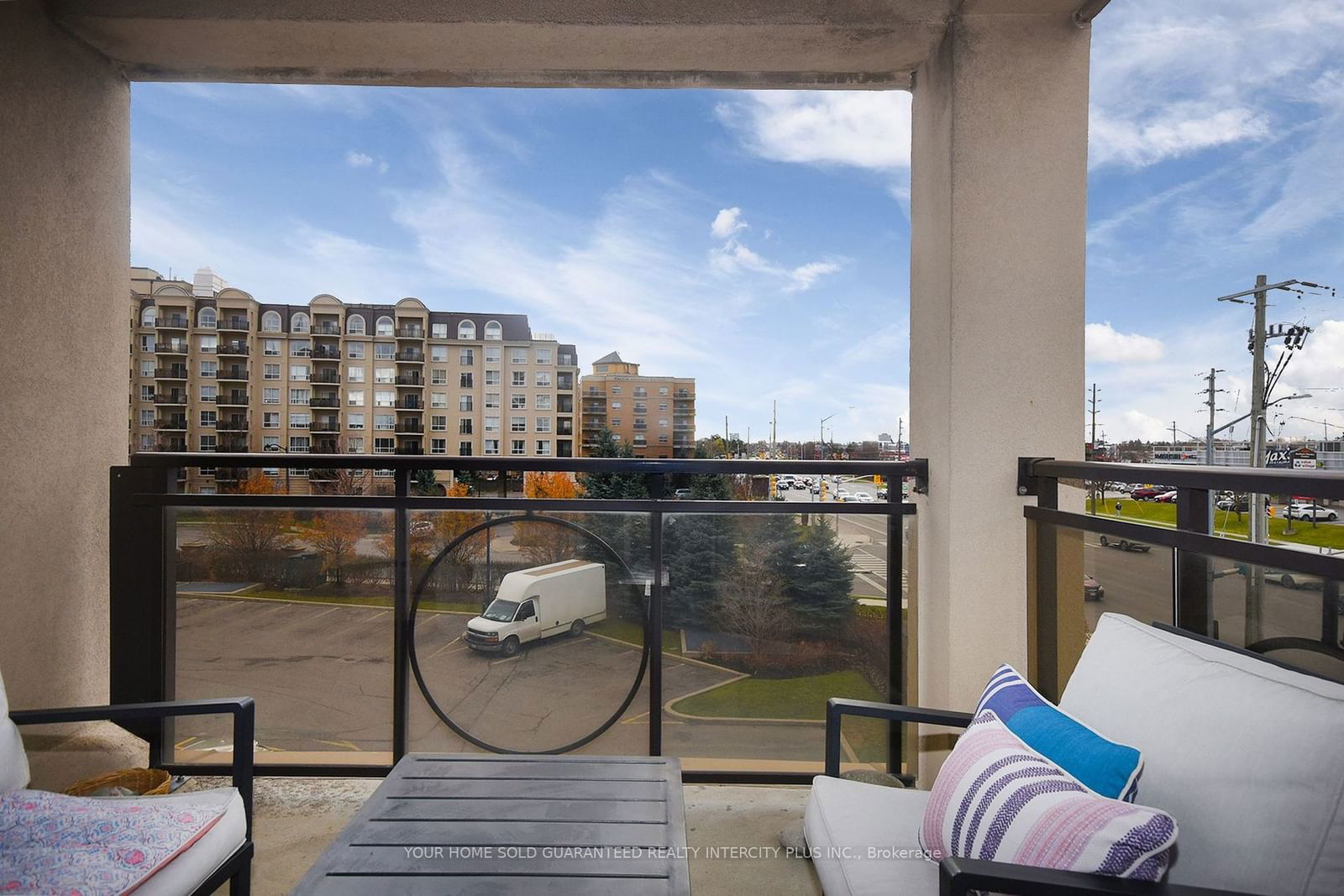 8 Maison Parc Crt, unit 321 for sale