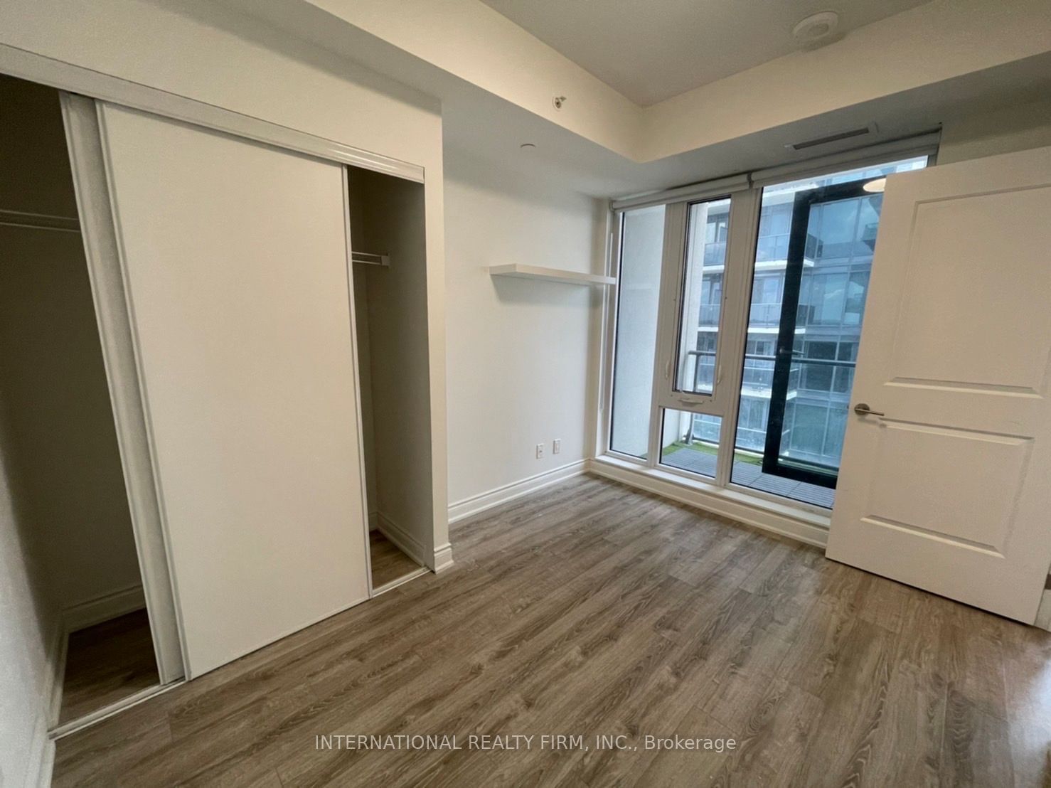 9618 Yonge St, unit 1009 for rent