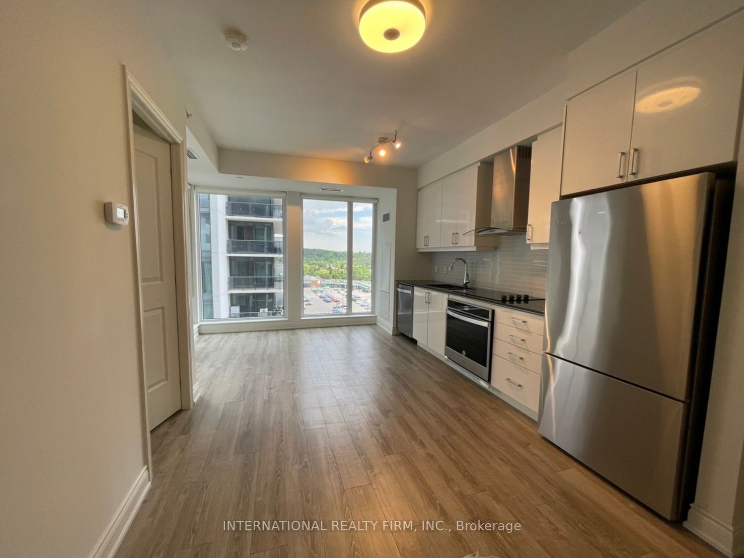 9618 Yonge St, unit 1009 for rent