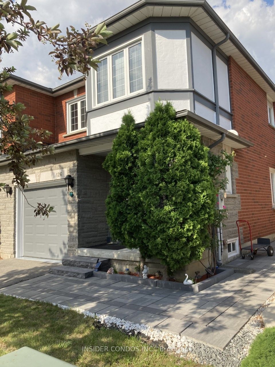 Pinedale Gate, Vaughan, Toronto