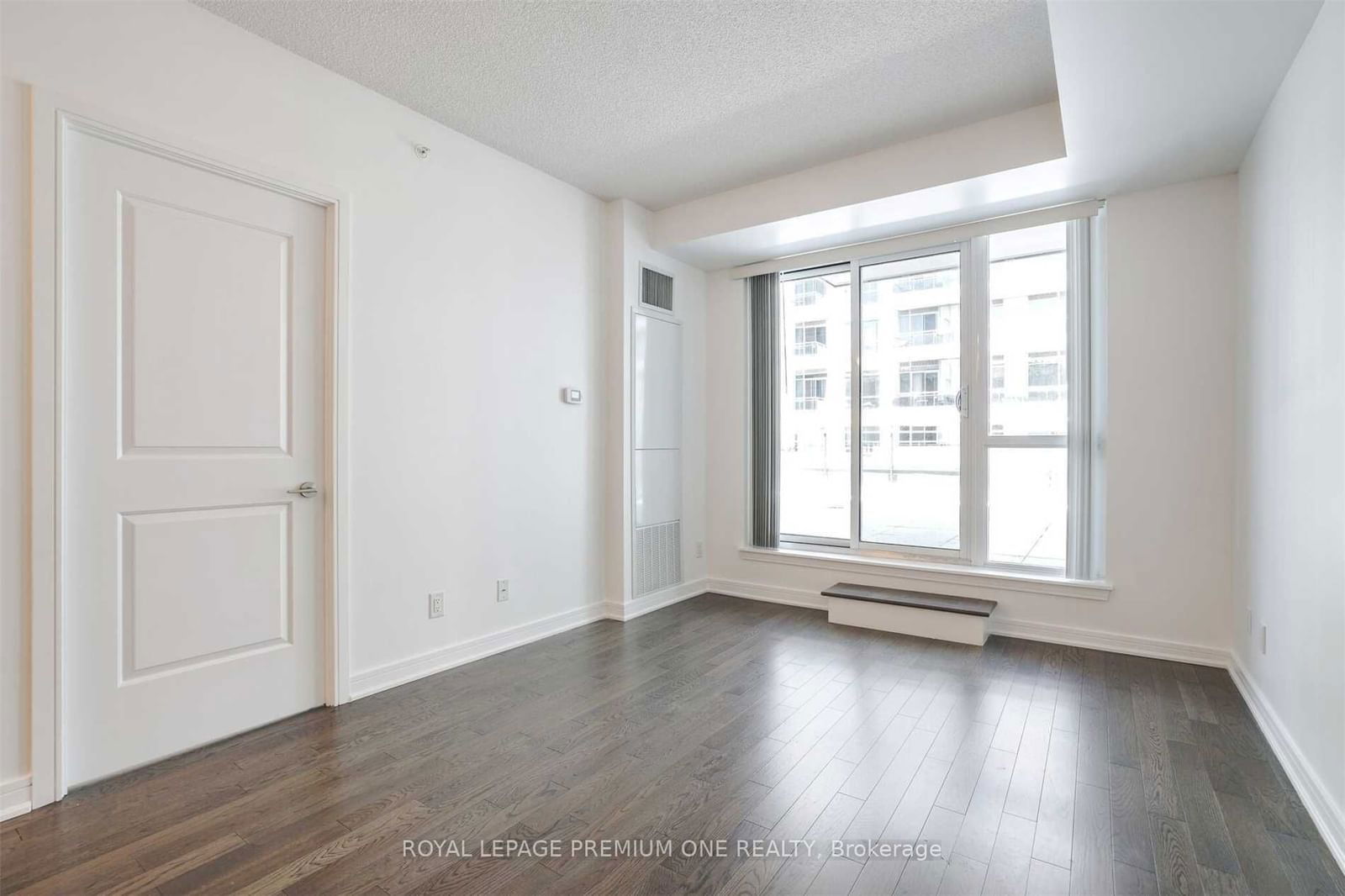 9199 Yonge St, unit 707 for sale