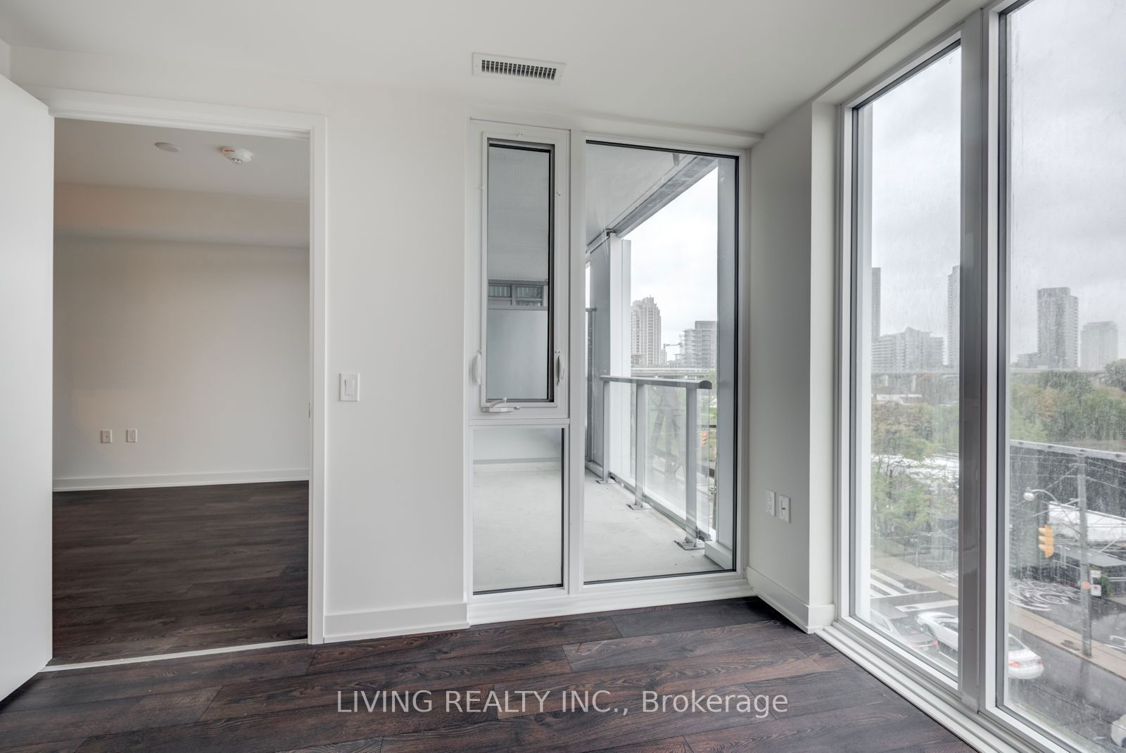 27 Bathurst St, unit 308W for rent