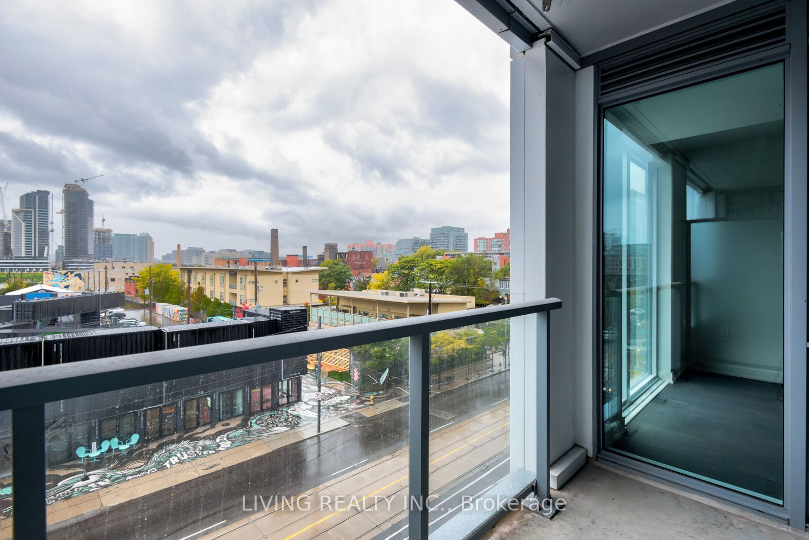 27 Bathurst St, unit 308W for rent