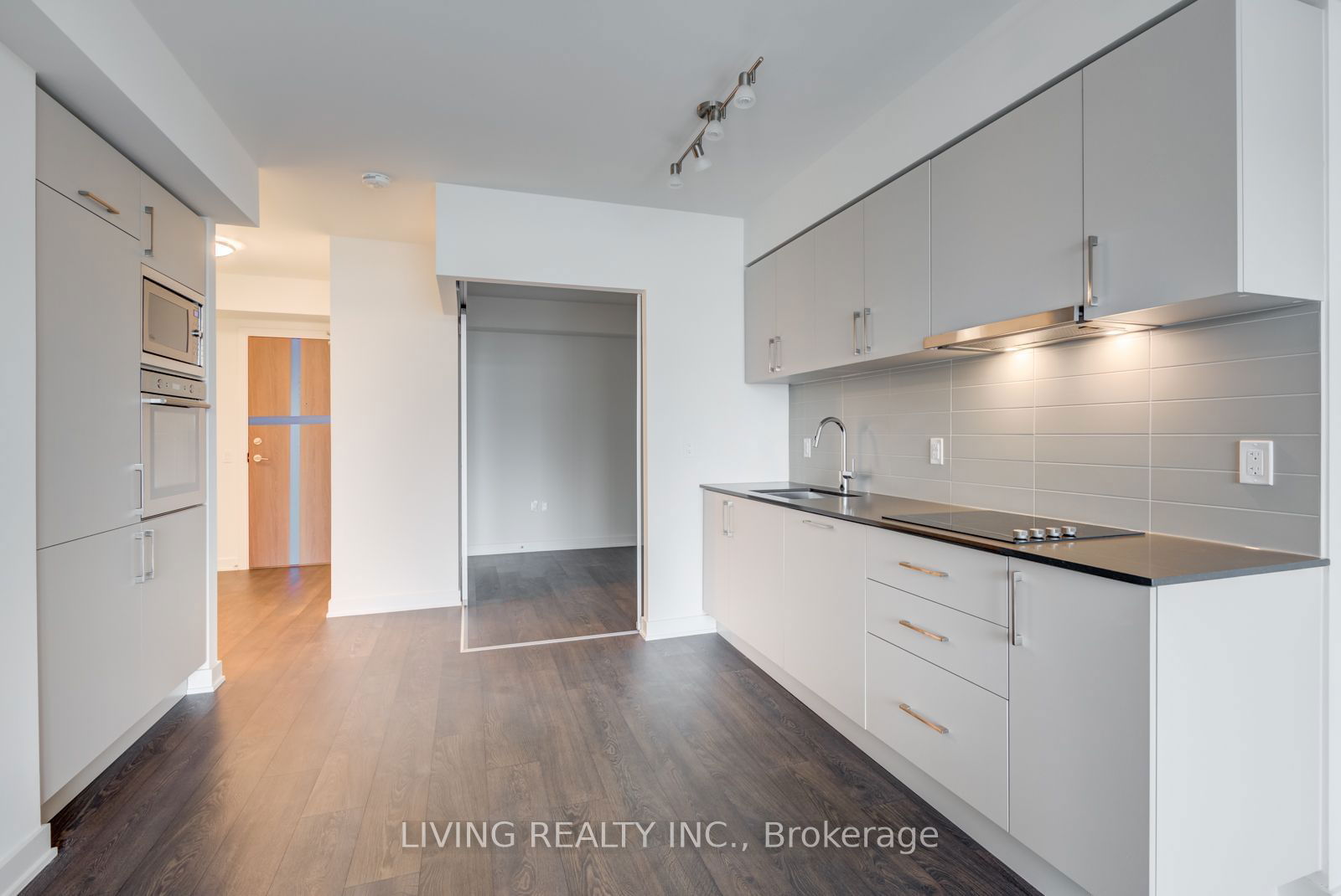 27 Bathurst St, unit 308W for rent