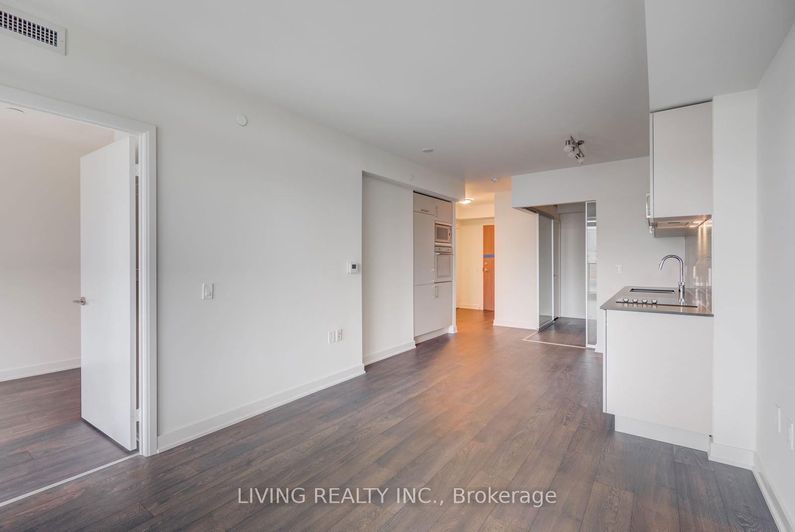 27 Bathurst St, unit 308W for rent